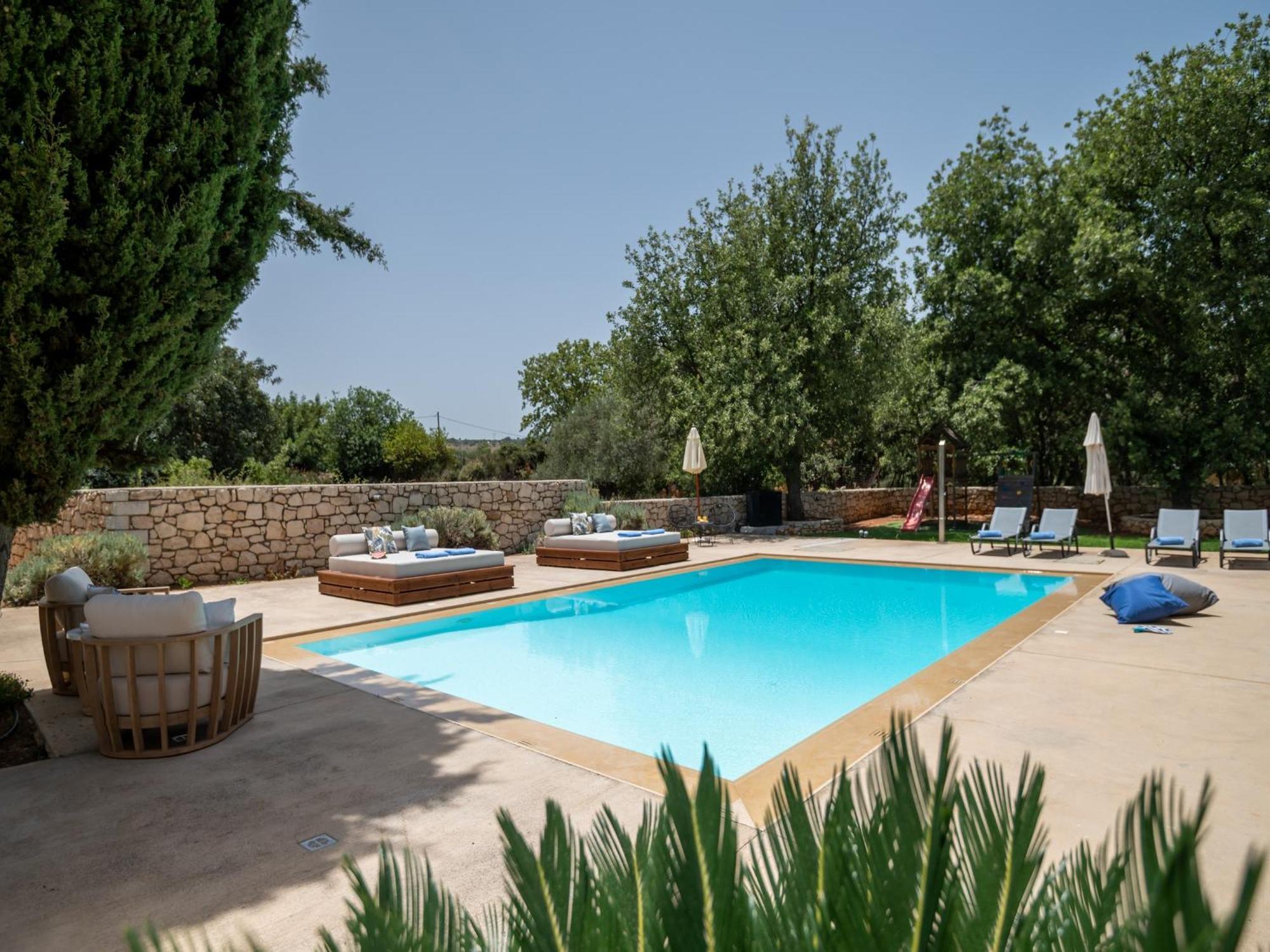 Villa Ellie - Heated Pool, Playground, Garden & Bbq! Vederoi Exterior photo