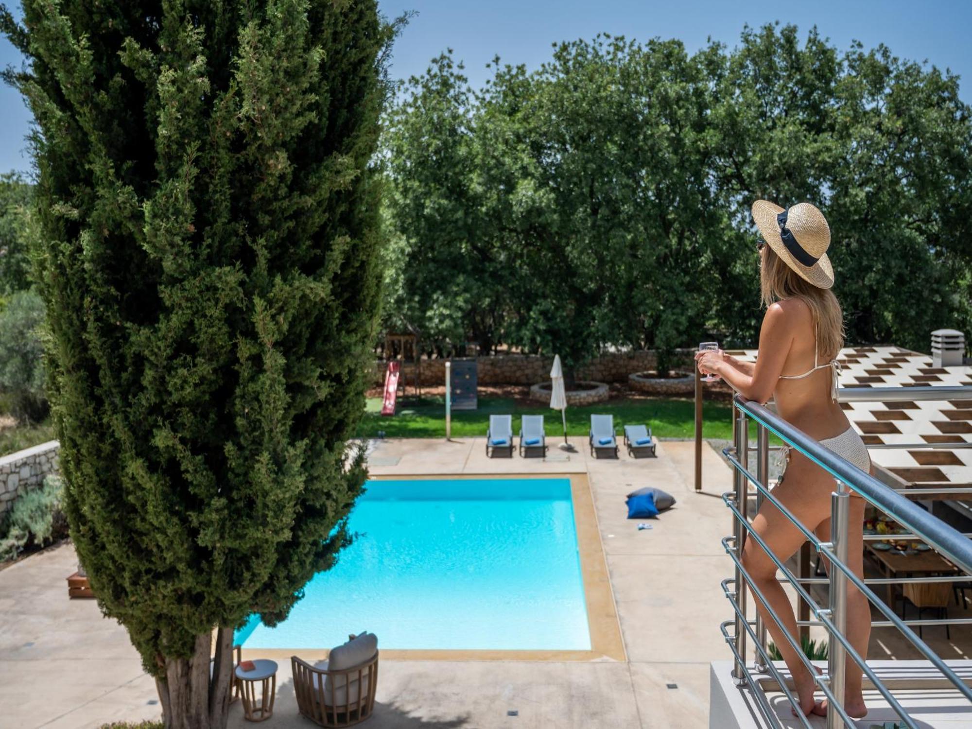 Villa Ellie - Heated Pool, Playground, Garden & Bbq! Vederoi Exterior photo