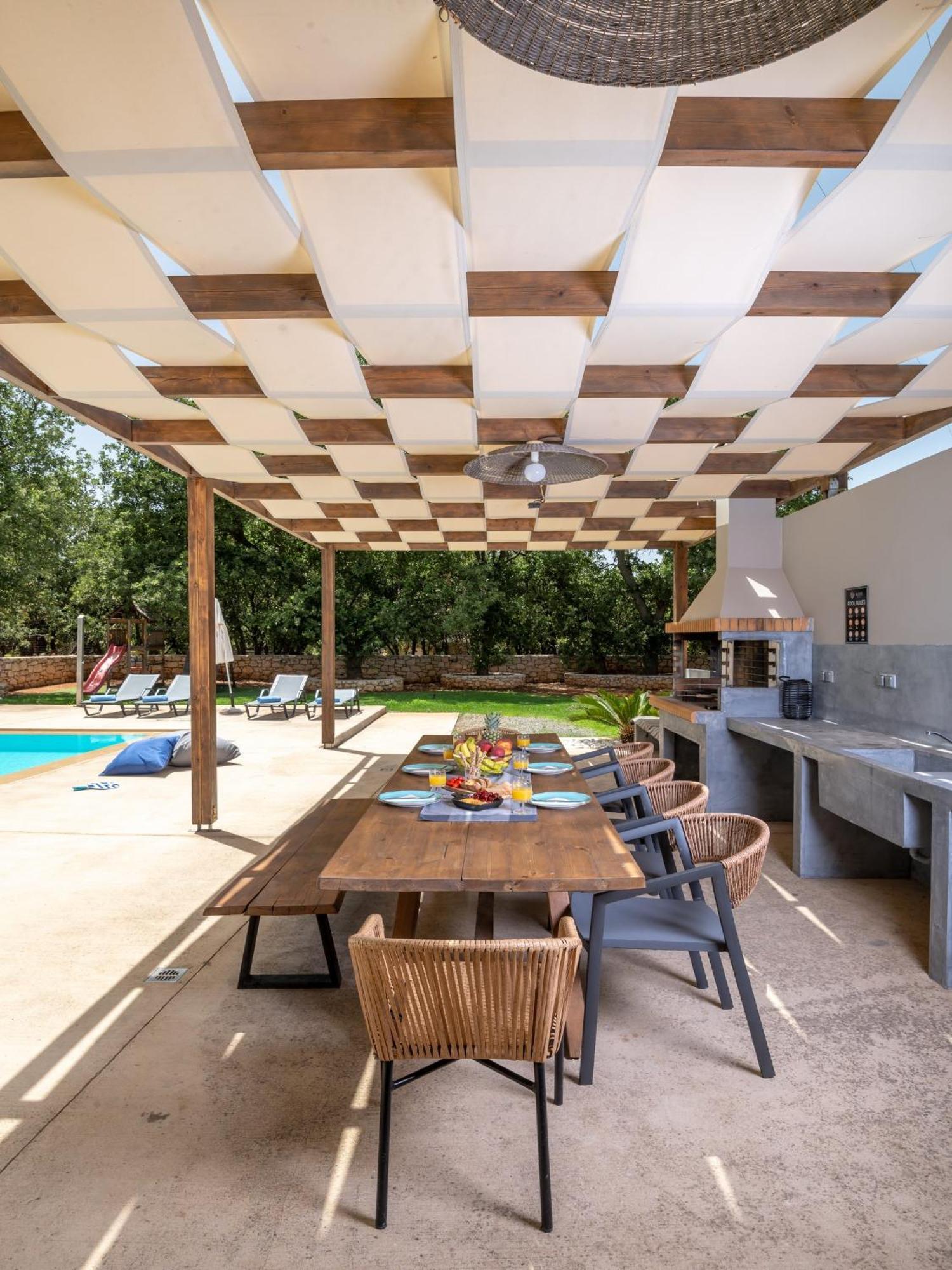 Villa Ellie - Heated Pool, Playground, Garden & Bbq! Vederoi Exterior photo