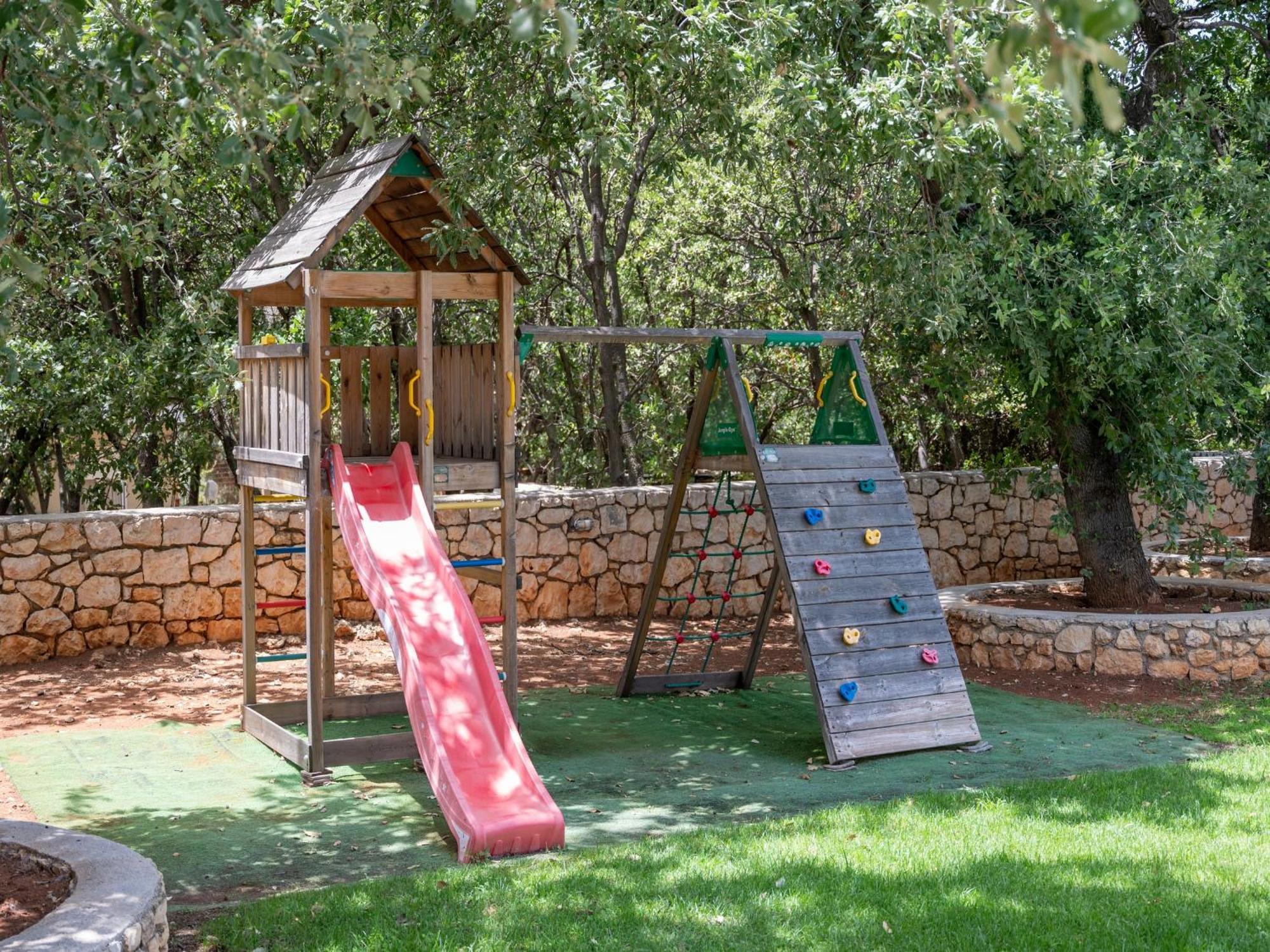Villa Ellie - Heated Pool, Playground, Garden & Bbq! Vederoi Exterior photo