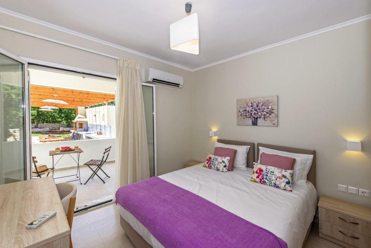 Villa Ellie - Heated Pool, Playground, Garden & Bbq! Vederoi Exterior photo