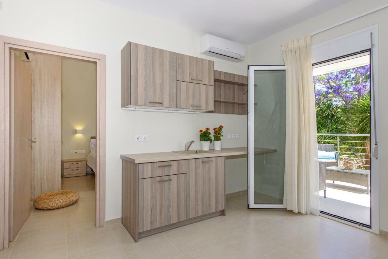 Villa Ellie - Heated Pool, Playground, Garden & Bbq! Vederoi Exterior photo